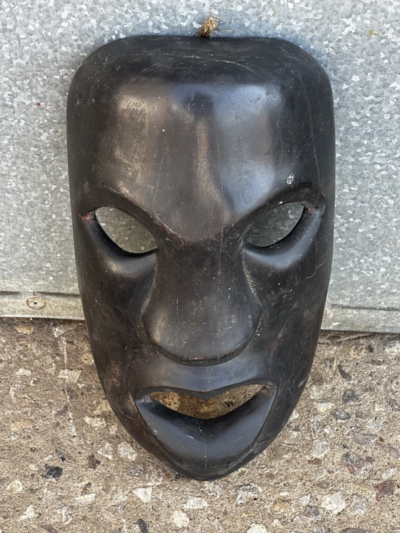Image 1 of Masque Africain en bois sculpté - XX e siècle 