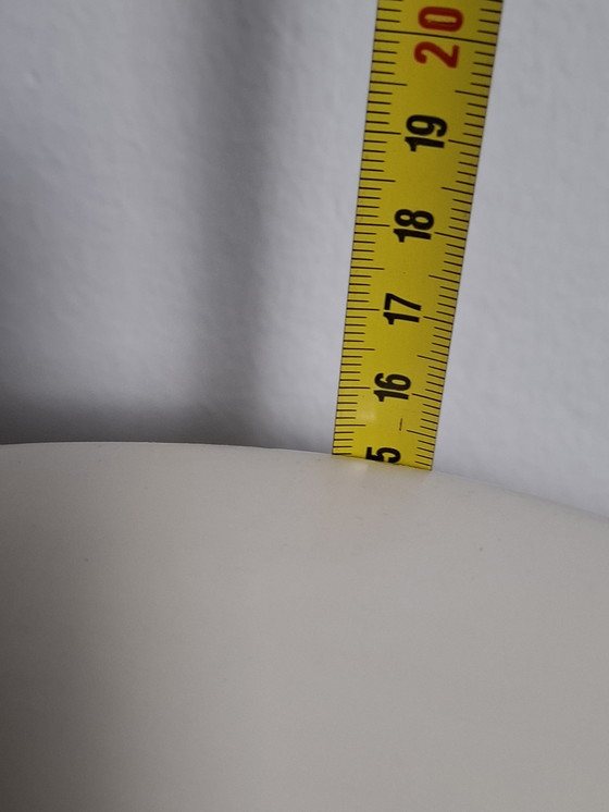 Image 1 of Paire d'appliques murales en bois tourné blanc. Années 1970. Ère spatiale.