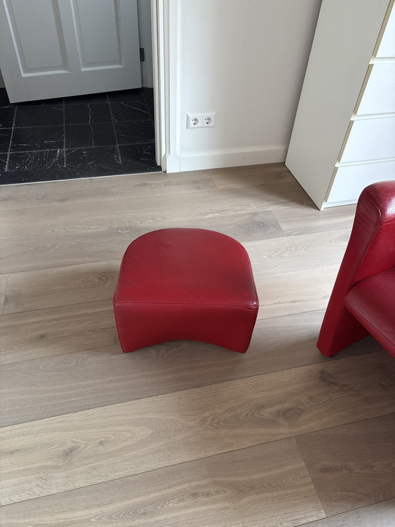 Image 1 of Fauteuil Leolux en cuir rouge avec repose-pieds