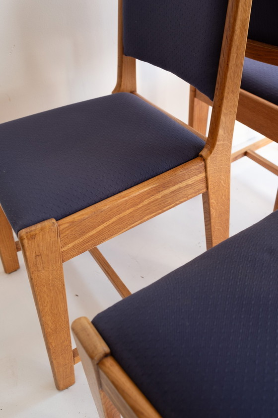 Image 1 of 4X Vintage Massief Houten Eetkamerstoelen Met Blauwe Bekleding