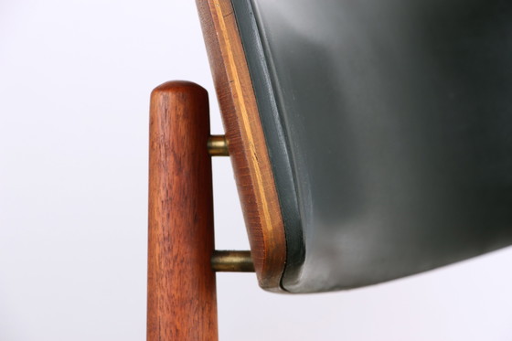 Image 1 of Juego de ocho sillas danesas de teca, polipiel negra y latón de Sven Chrobat para Sax, 1960