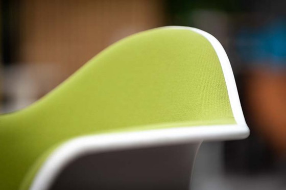 Image 1 of Vitra Eames Plastic Armchair Dax Stoel