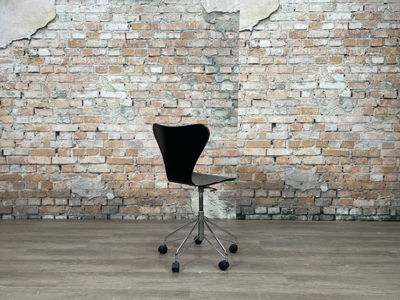 Image 1 of Fritz Hansen Butterfly black