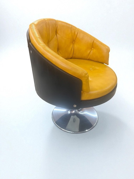 Image 1 of Original vintage 1970s cocktail chairs. These swivel cocktail chairs are classic Space Age / Pop Art design pieces.