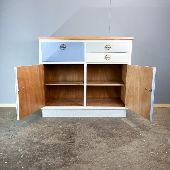 Image 1 of Keukenkastjes, pastelblauw en lichtgrijs, jaren 60, meubilair uit het midden van de vorige eeuw