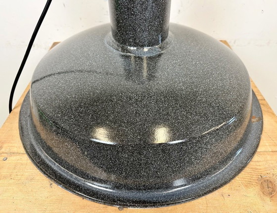 Image 1 of Grande lampada industriale in smalto grigio con parte superiore in ghisa, anni '60