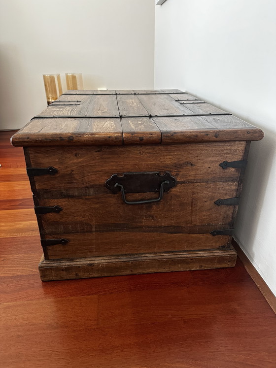 Image 1 of Vintage dekenkist metaal beslag