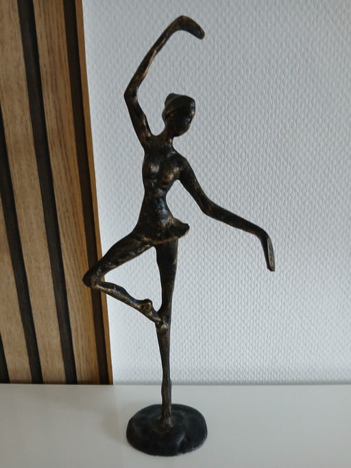 Statues de style Giacometti.