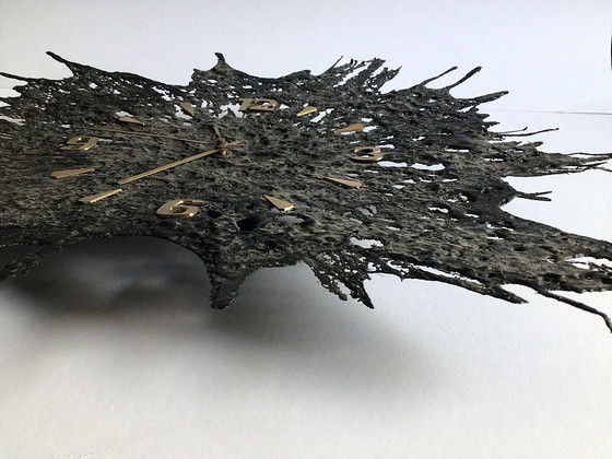 Image 1 of Orologio da parete brutalista in metallo