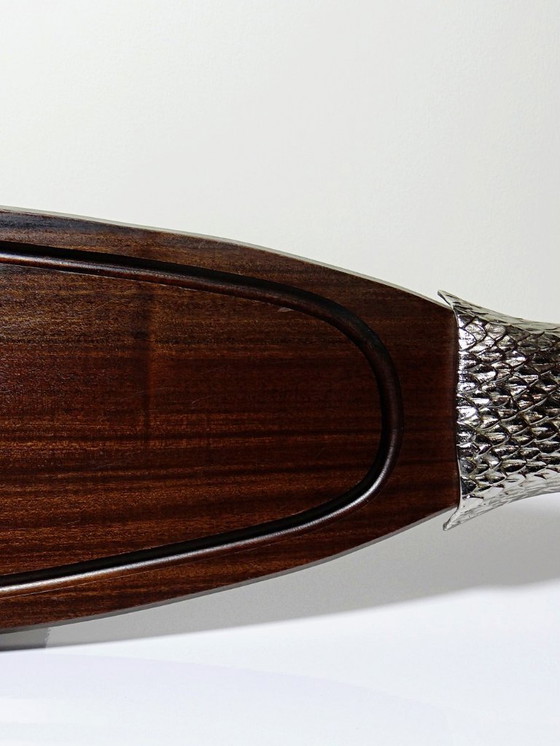 Image 1 of Grand plateau de service à saumon bois et métal argenté vintage années 60