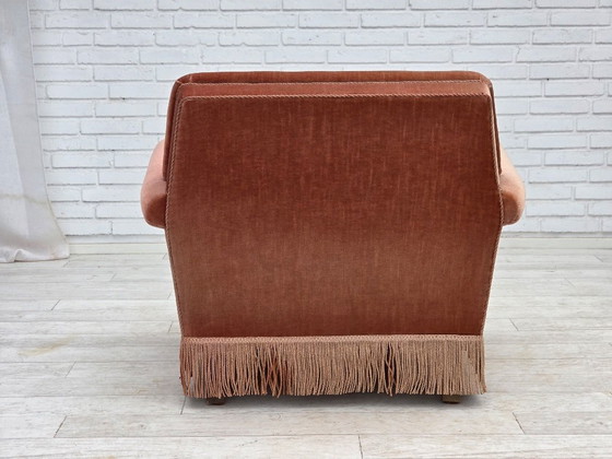 Image 1 of Poltrona danese, anni '70, velluto rosa salmone, legno di faggio.