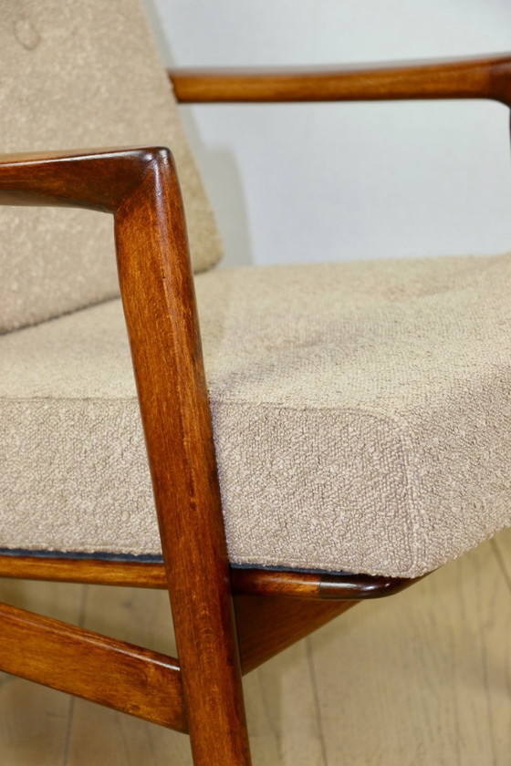 Poltrona PRL "Stefan" in rovere, beige vintage - tessuto bouclé dorato - 3 pezzi disponibili – Axel Concept (photo 8 of 9)