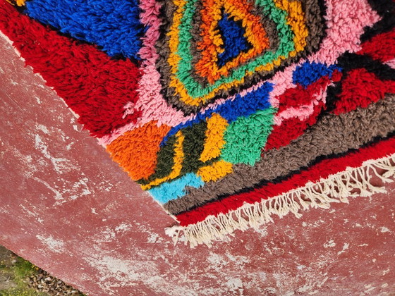 Image 1 of Kleurrijk Beni M’Guild tapijt 250x150 cm – Handgemaakt Marokkaans wollen tapijt – Abstract Berber kunstontwerp