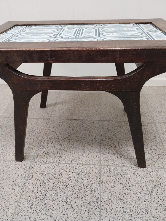 Image 1 of 1 mesa auxiliar escandinava con azulejos azules y blancos