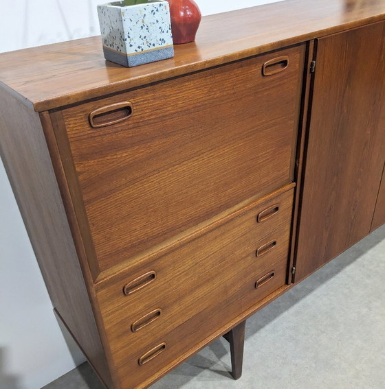 Image 1 of Lang dressoir uit het midden van de vorige eeuw, O.M.F.