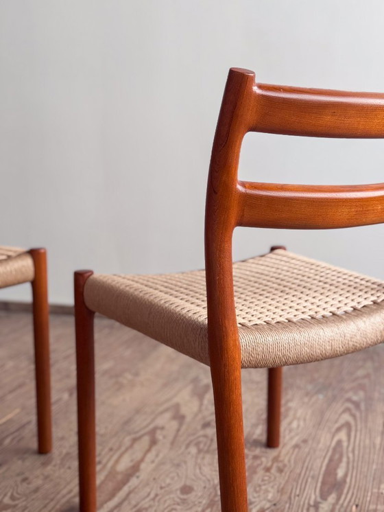Image 1 of Zwei Teak-Esszimmerstühle, Modell 84 von Niels O. Møller für J.L. Moller, Dänemark
