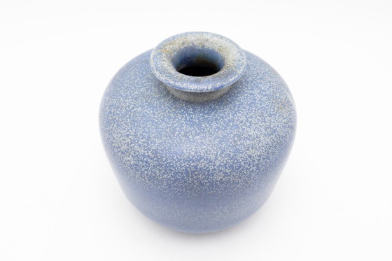 Image 1 of Gunnar Nylund, juego de dos jarrones y un cake stand, diseño escandinavo, mediados del siglo XX.