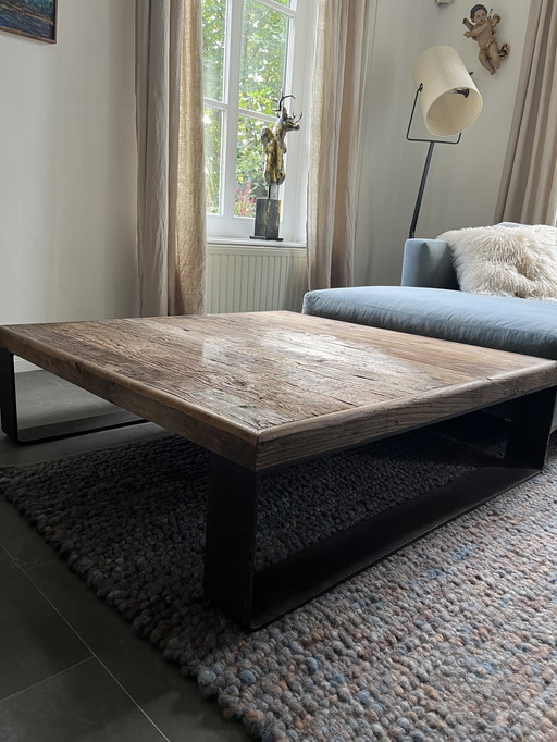 Grande table basse en chêne avec pied en fonte, Hoffz