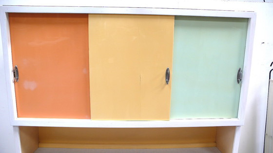 Image 1 of 50er Küchenschrank mit Schiebetüren + Schubladen in bunten Farben, Vollholz, original Zustand