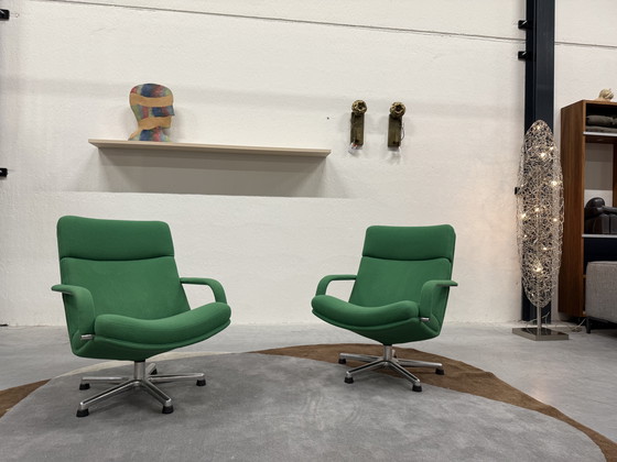 Image 1 of 2 Artifort Geoffrey 154 Draaifauteuil wolstof Groen