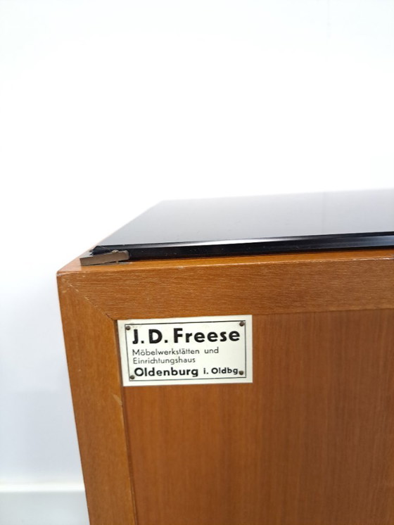 Image 1 of Mid-Century kastje J.D. Freese met klep en zwart opaline glas