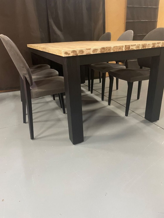 Image 1 of Grote eettafel met vierkante houten poten