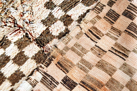 Image 1 of Vintage Checker Zemmour ROud maar tijdloos, dit vintage Zemmour-kleed heeft een opvallend ruitpatroon – 240 x 140 cm | Zwart &am