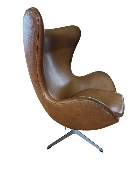 Image 1 of Arne Jacobsen Egg Chair – Fritz Hansen – Vintage leer donker walnoot – Designklassieker