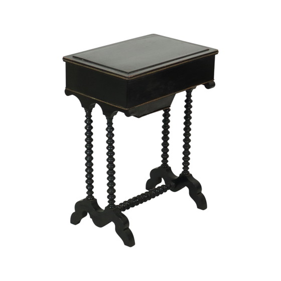 Image 1 of Table d'appoint antique laquée noire