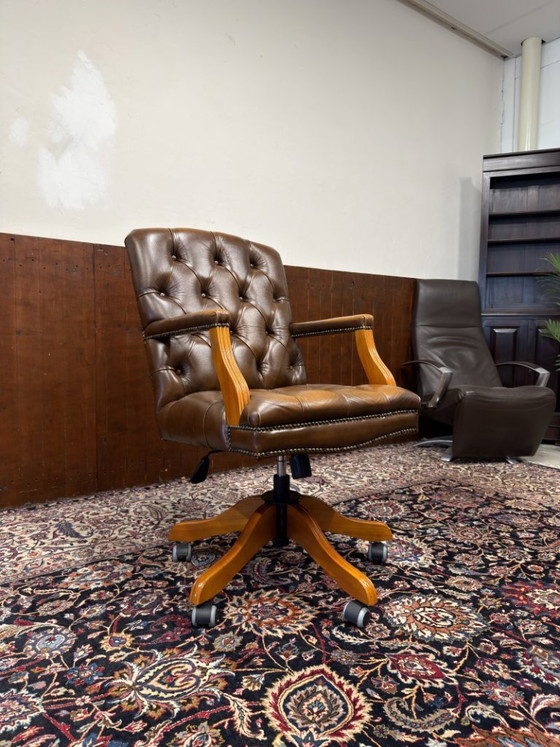 Sedia da ufficio Chesterfield inglese President Chair Marrone scuro – Sedie da ufficio, Leather, Wood (photo 7 of 7)
