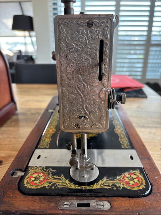 Singer 128K originale del 1920 – Clydebank, Scozia – Oggetti decorativi, Legno, Metallo (photo 4 of 15)