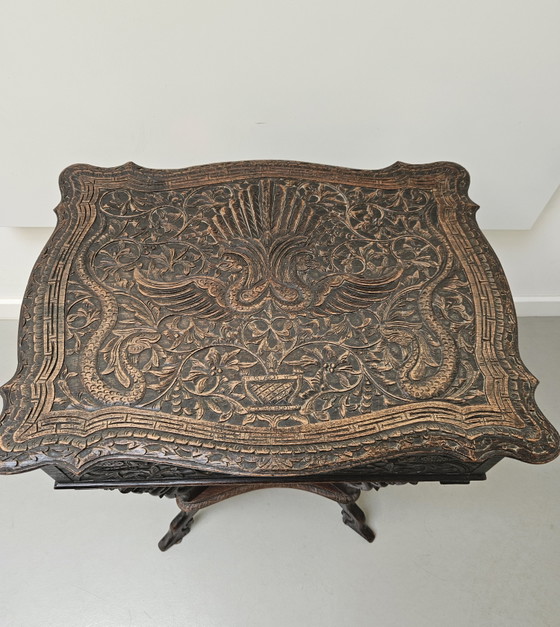 Image 1 of Antike handgeschnitzte indonesische