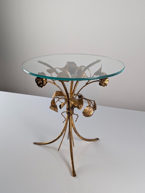 Mid-Century vergoldeter Metall Blumen Rosen Beistelltisch 1970er – Beistelltische, Glass (photo 9 of 18)