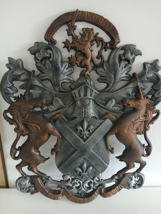 Image 1 of Placa con escudo de armas.