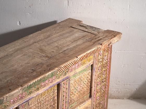 Antikes geschnitztes polychromes niedriges Sideboard aus Kiefernholz – Xinjiang, circa 1900 (photo 23 of 40)
