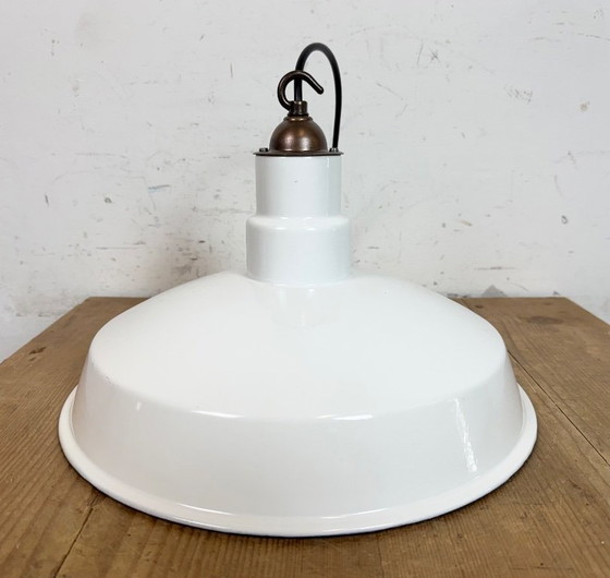Image 1 of Industriële witte geëmailleerde fabriekshanglamp van Quadrangle Mfg. Co., jaren 60