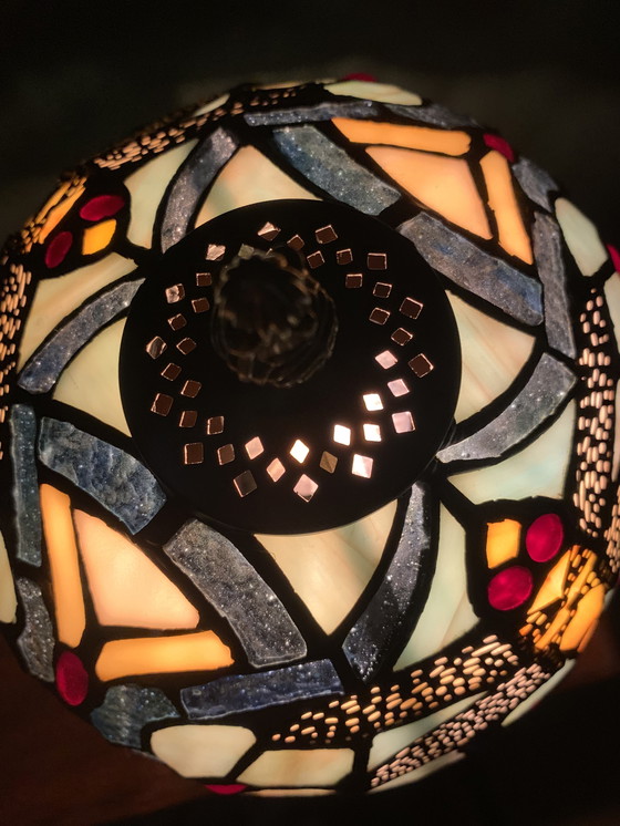Image 1 of Tiffany style tafel lamp 