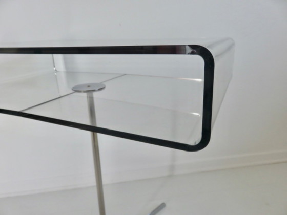 Image 1 of Mesa auxiliar "Roche Bobois" de plexiglás y metal cromado, Francia, años 80
