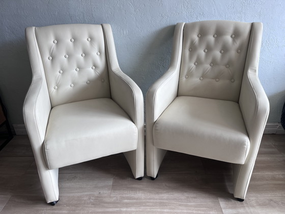 Deux chaises Norwich comme neuves, couleur crème/blanc – Fauteuils, Skai (photo 2 of 6)