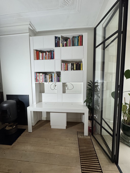 Boekenkast en bureau combinatie