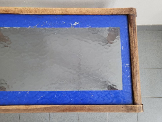 Image 1 of Vintage salontafel/bijzettafel uit de jaren 1940/1950 van beukenhout met kathedraalglas.