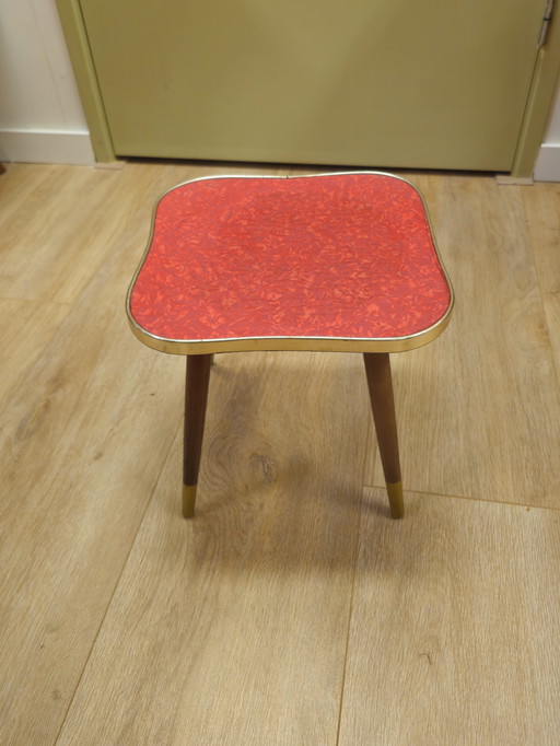 Mesa auxiliar vintage con plantas