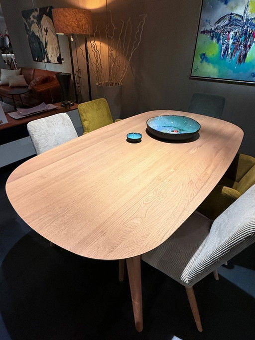 Seuren Pitcher dining table