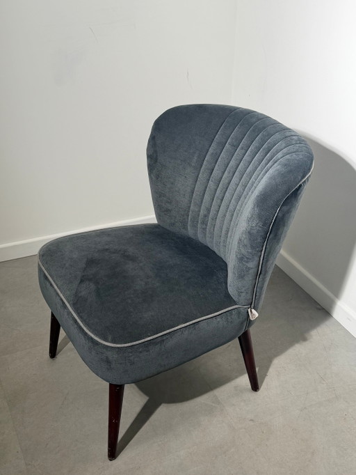 Silla de cóctel Dutchbone de terciopelo con tapicería azul grisácea. – fauteuils, Wood