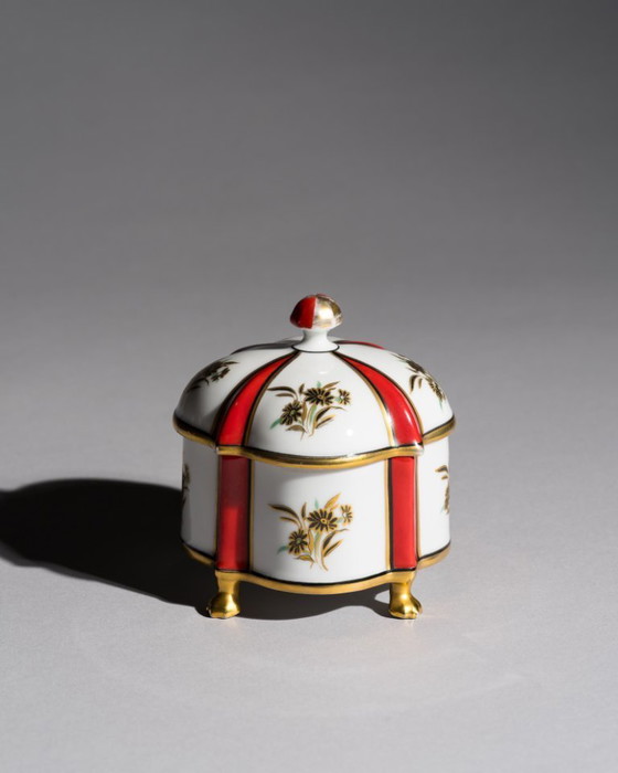 Image 1 of Mäbendorf Porzellan Art Deco Lidded Box with Floral Décor Gold