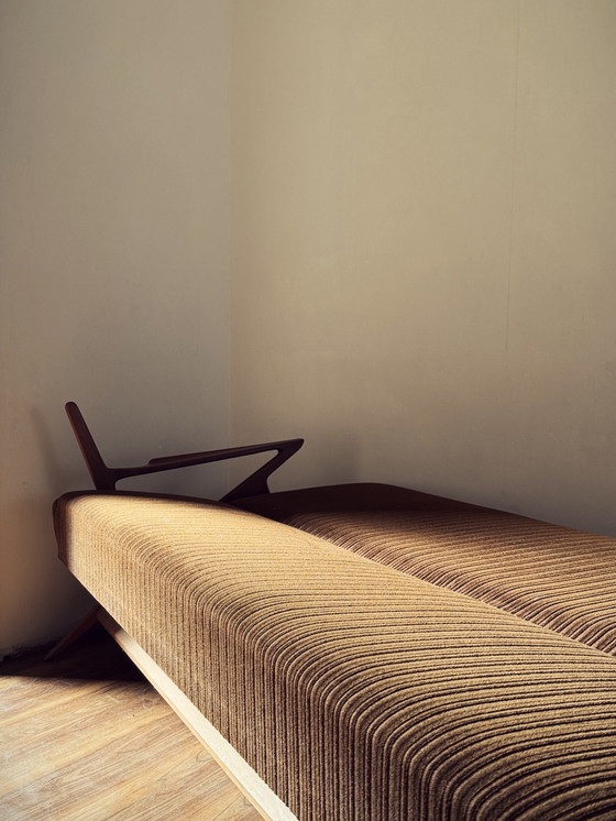 Image 1 of Seltenes und ikonisches Ensemble von Poul Jensen für Selig: Zwei Loungesessel und ein Schlafsofa aus der „Z Chair“-Kollektion