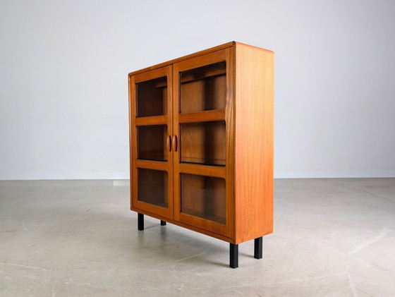 Image 1 of Vetrina d'epoca originale Dyrlund credenza midcentury in teak anni '60
