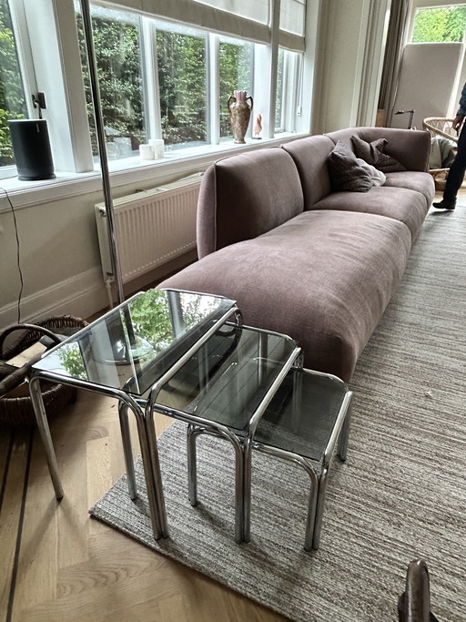 Ensemble de tables vintage milieu du siècle, structure en acier inoxydable et verre foncé