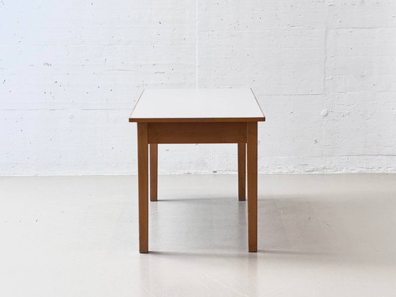 Image 1 of Bureau/werktafel van massief hout met laminaatblad, jaren 50.
