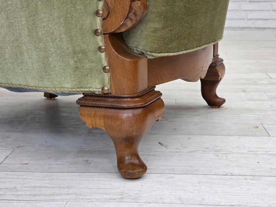 Image 1 of Fauteuil danois des années 1960, velours vert, bois de chêne sculpté.